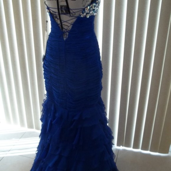 *FINAL PRICE* Stunning Blue Strapless Embellished Formal Gown 8 - Picture 5 of 8
